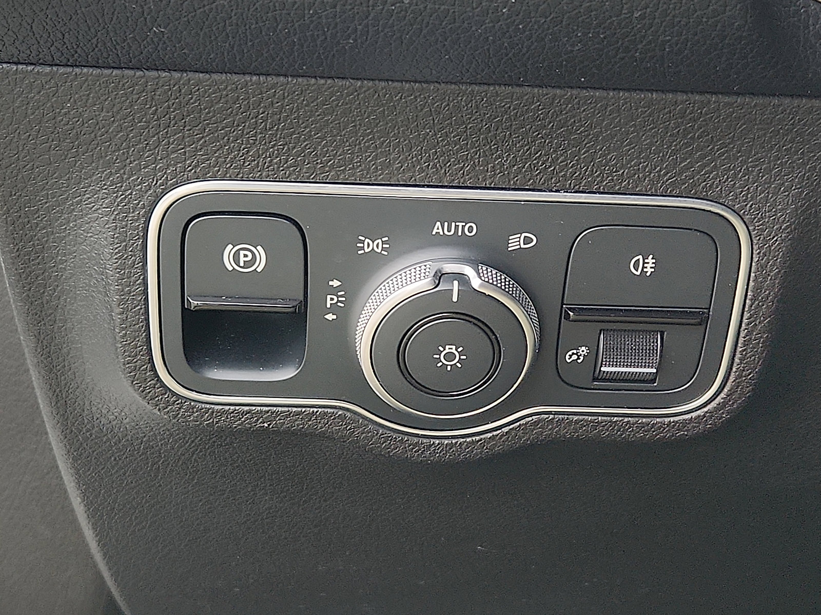 Used 2021 Mercedes-Benz GLB 250 4MATIC image 26