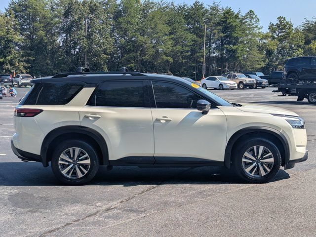 Used 2024 Nissan Pathfinder SL AWD/4WD image 8