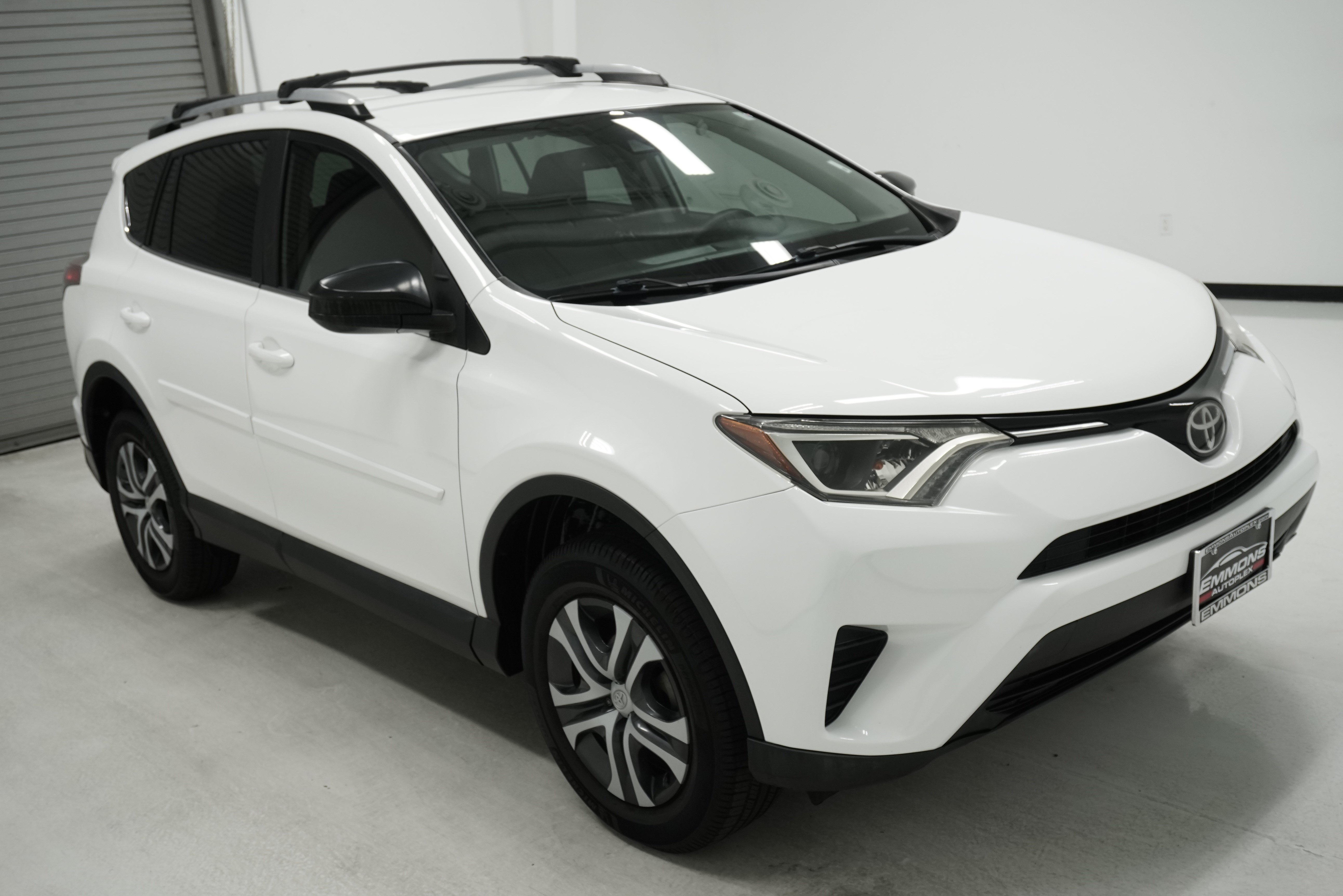 Used 2017 Toyota RAV4 LE FWD image 3