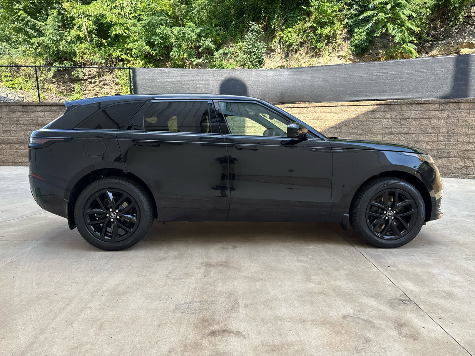 New 2026 Land Rover Range Rover Velar Dynamic SE image 7