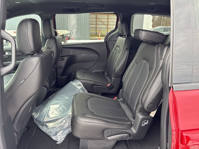 New 2026 Chrysler Pacifica Select AWD/4WD image 13