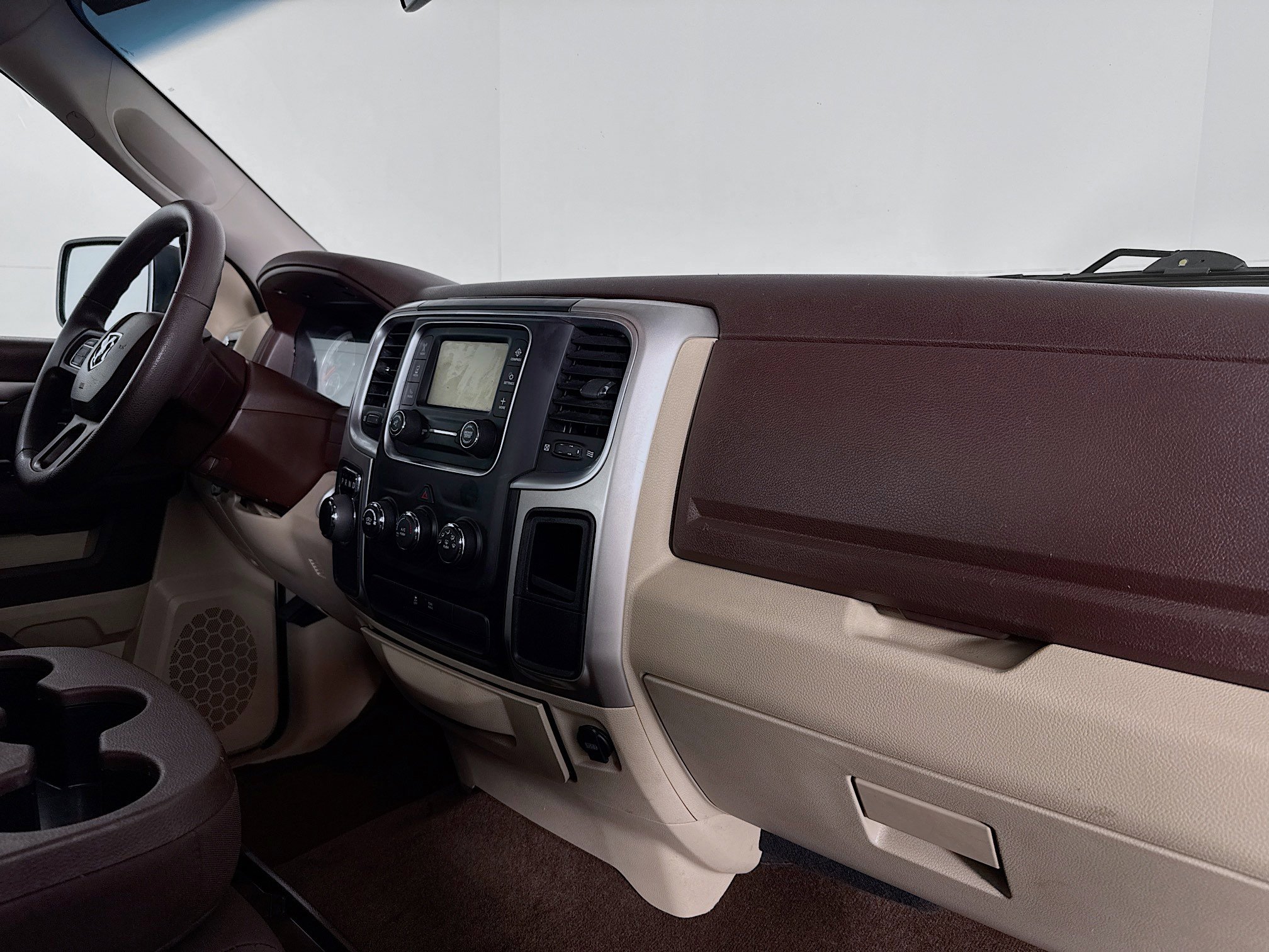 Used 2020 RAM 1500 Classic SLT image 28