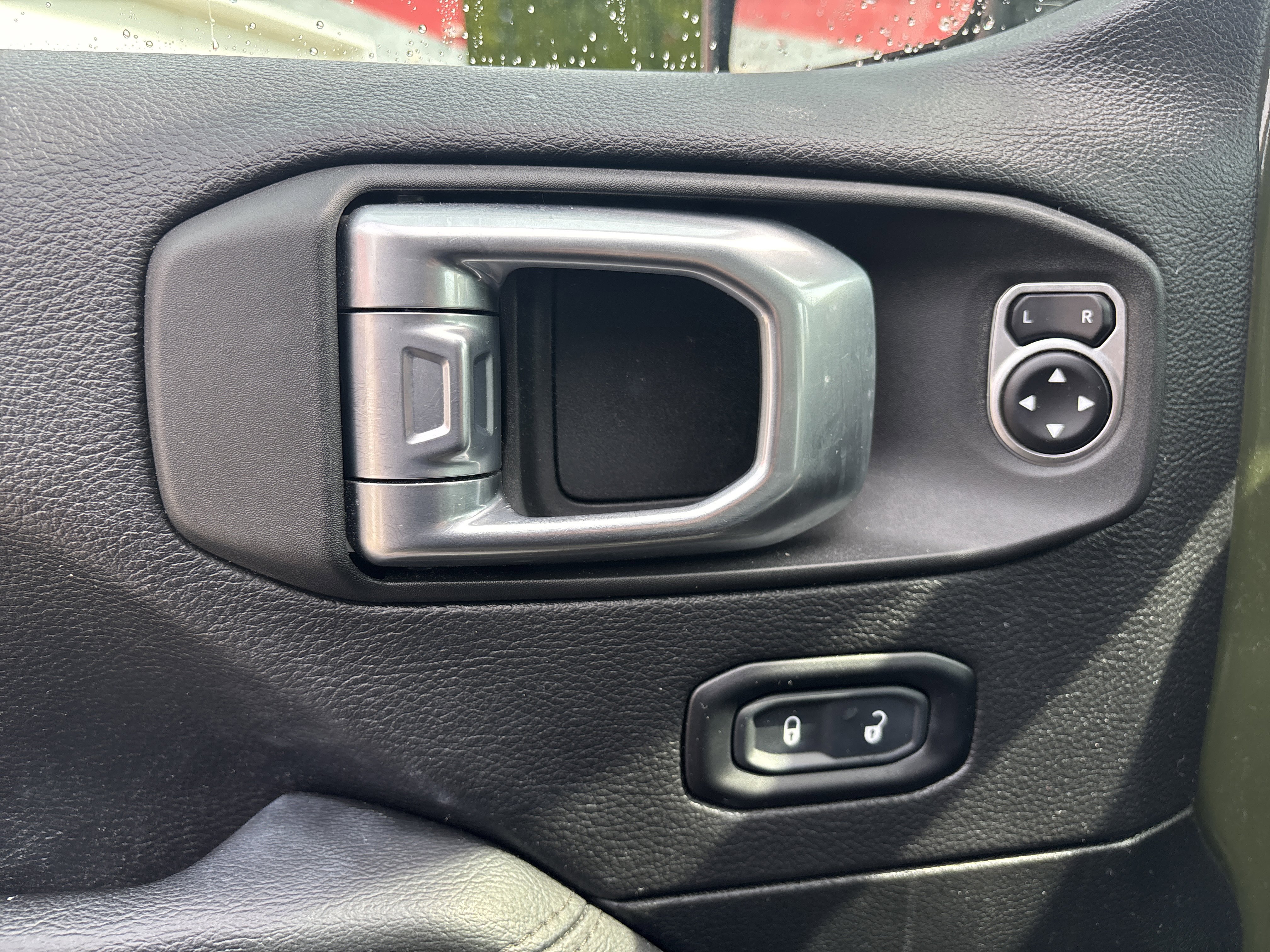 Used 2020 Jeep Wrangler Unlimited Sahara image 16