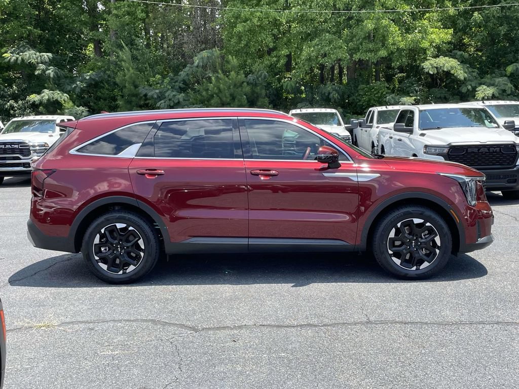 Used 2025 Kia Sorento S w/ Panoramic Sunroof Package FWD image 9