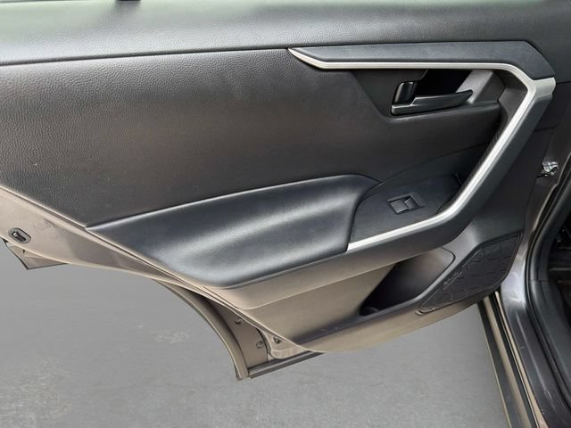 Used 2022 Toyota RAV4 LE AWD/4WD image 12