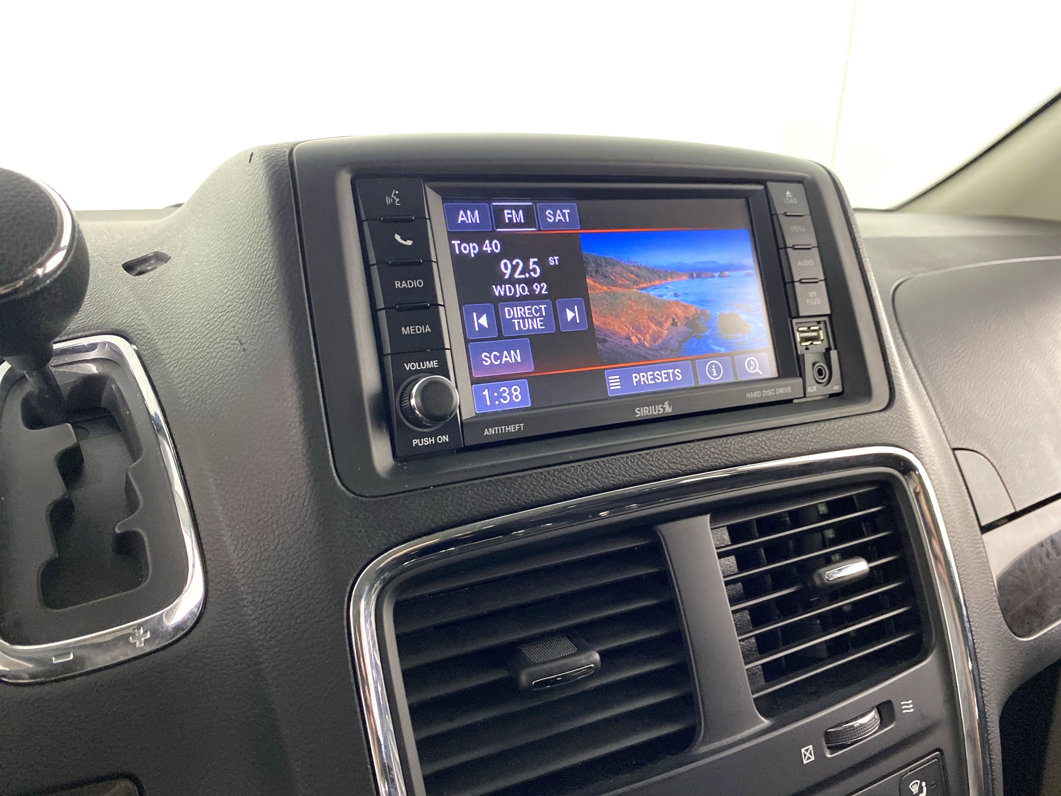 Used 2018 Dodge Grand Caravan SE w/ UConnect Hands-Free Group FWD image 25