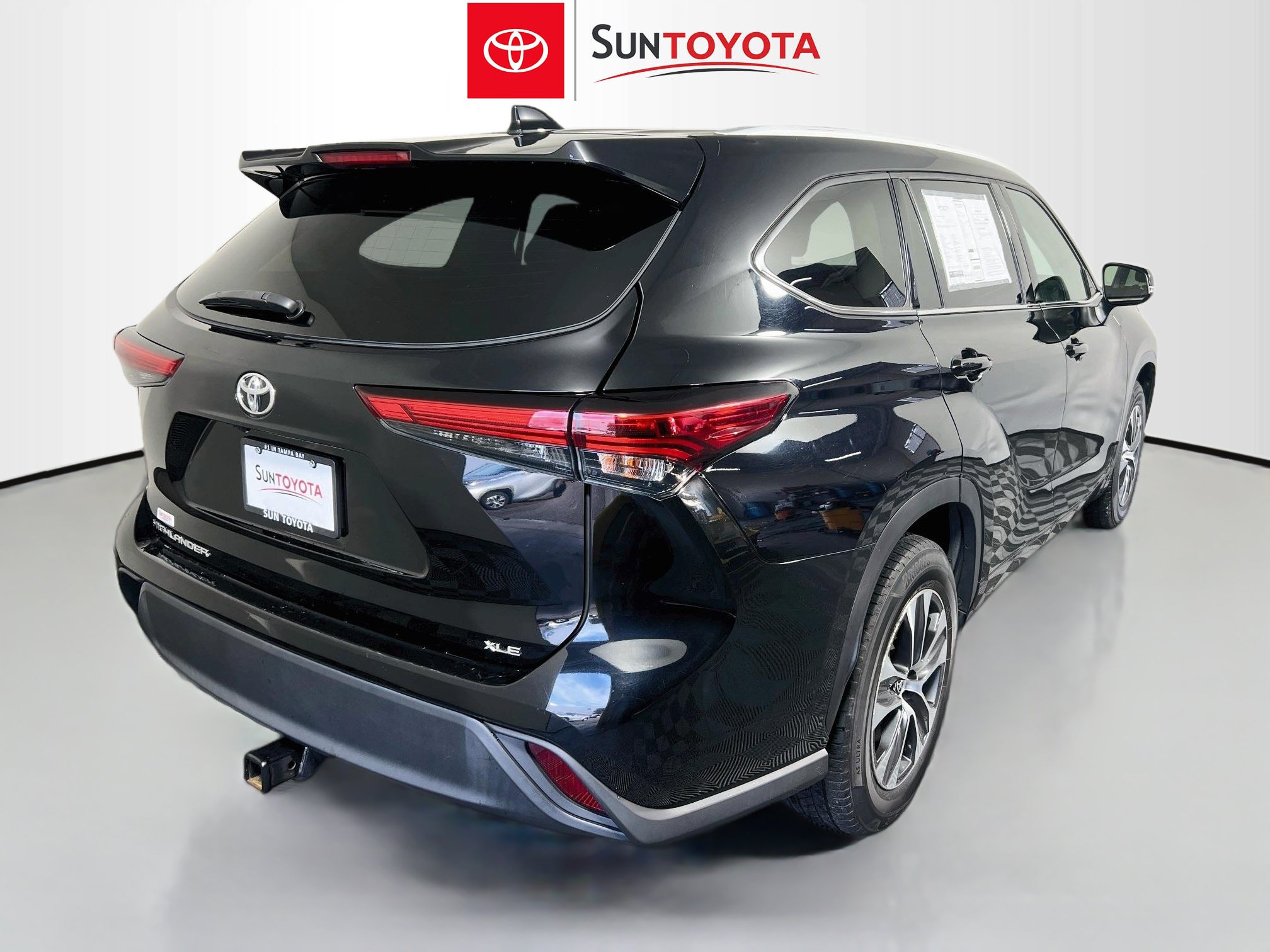 Used 2022 Toyota Highlander XLE FWD image 4