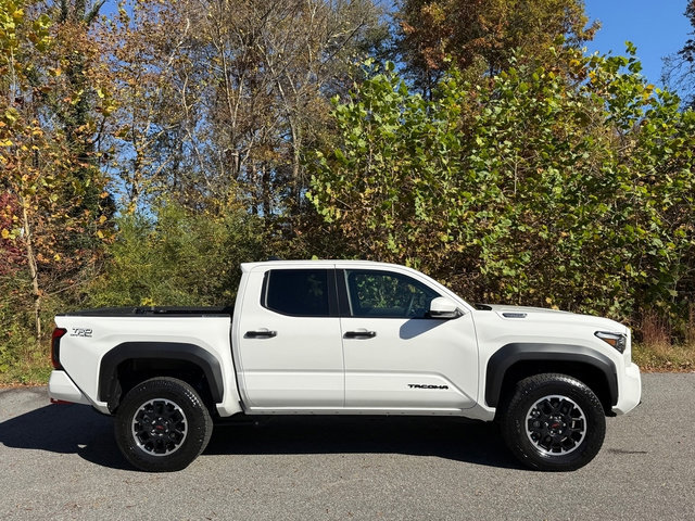 Used 2024 Toyota Tacoma TRD Off-Road image 5