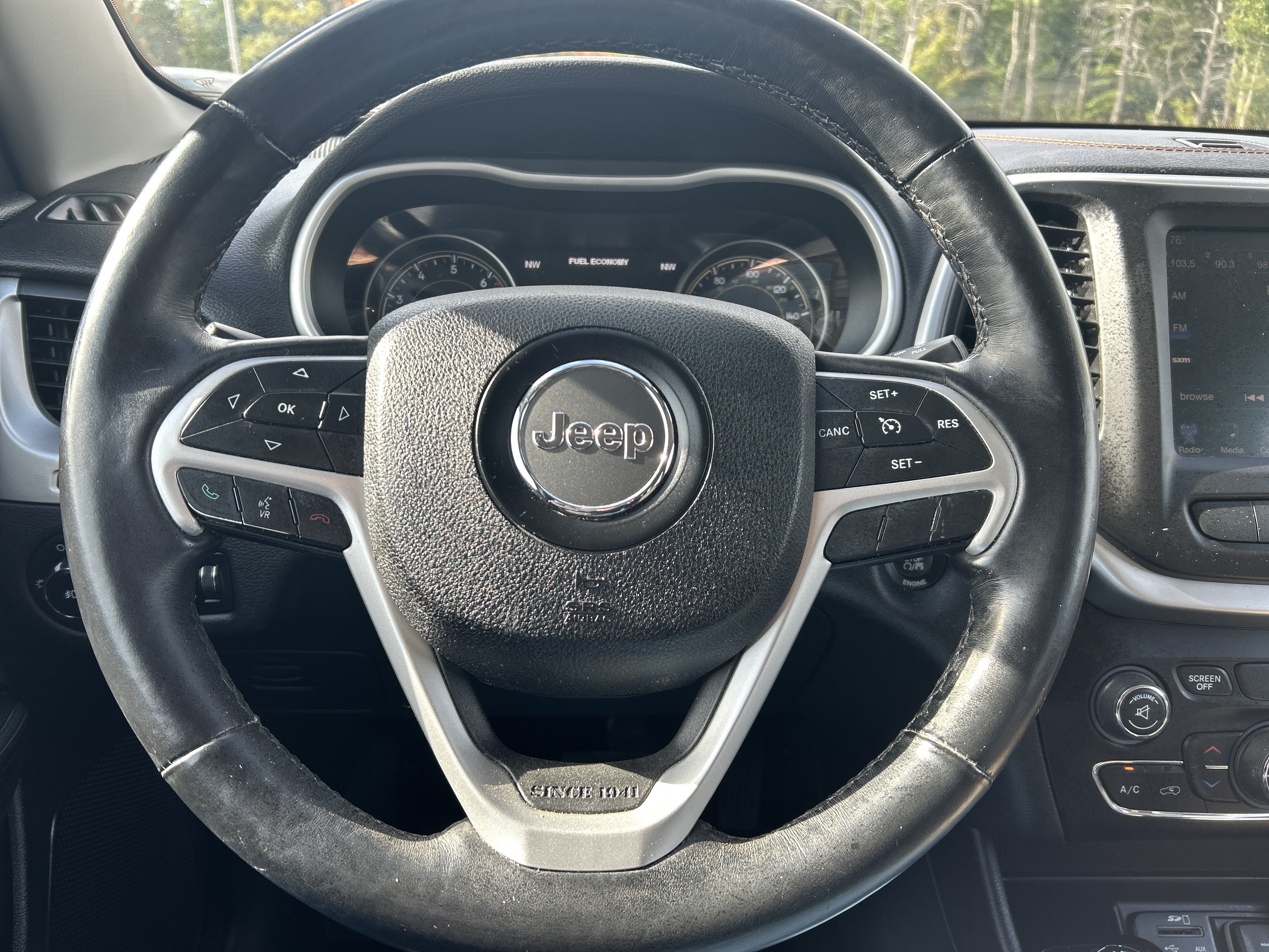 Used 2016 Jeep Cherokee Limited AWD/4WD image 13
