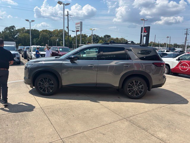New 2026 Nissan Pathfinder SL w/ SL Premium Package FWD image 4