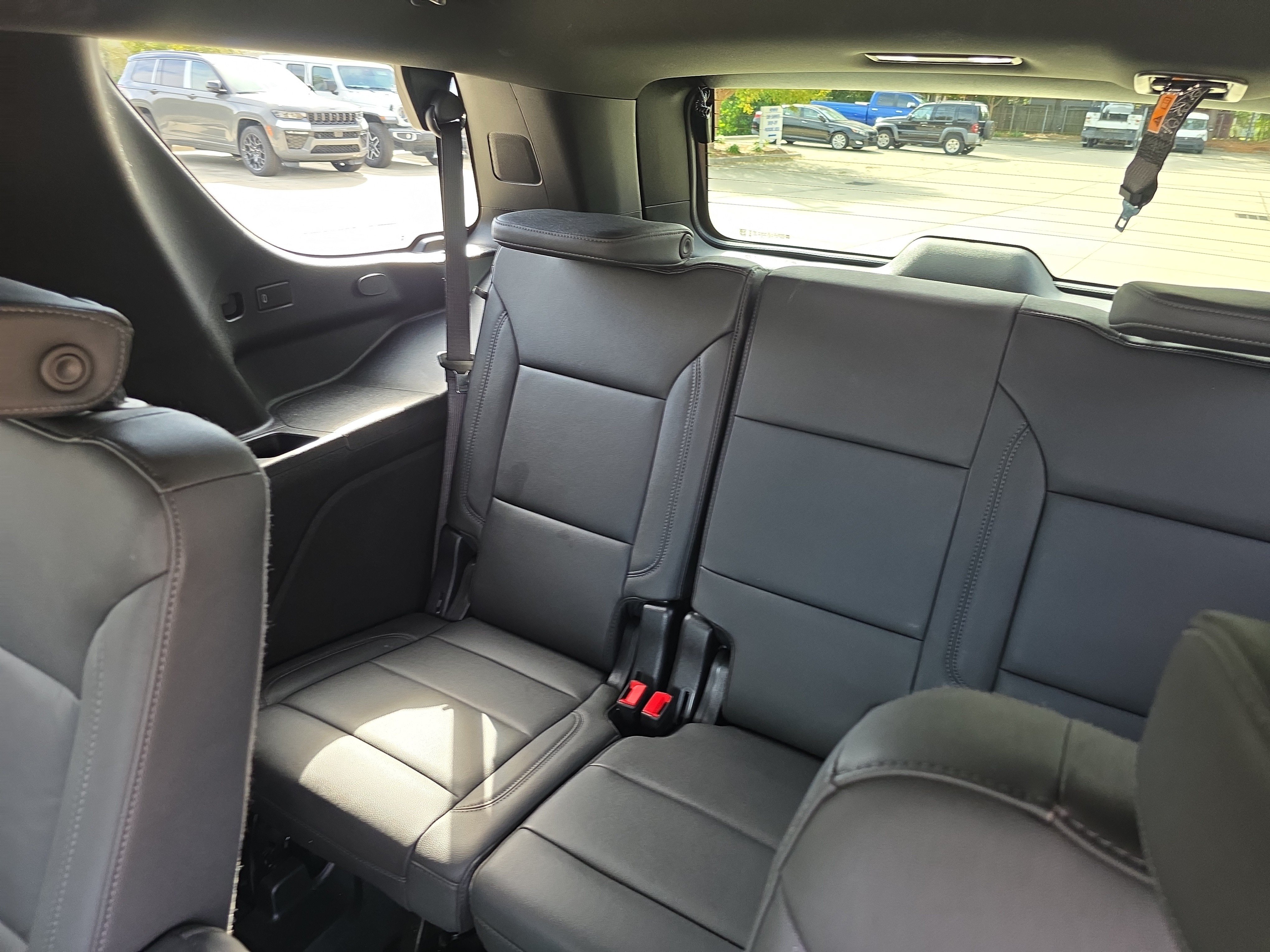 Used 2026 Chevrolet Tahoe Z71 w/ Comfort Package AWD/4WD image 32