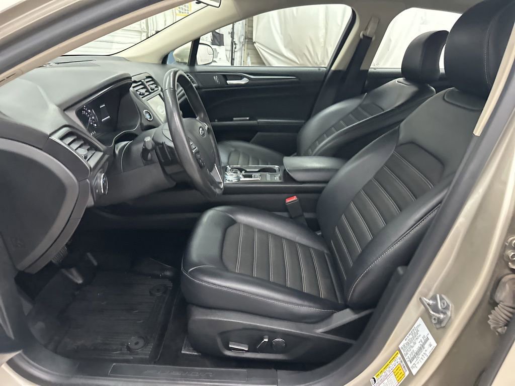 Used 2018 Ford Fusion SE w/ Equipment Group 201A image 19