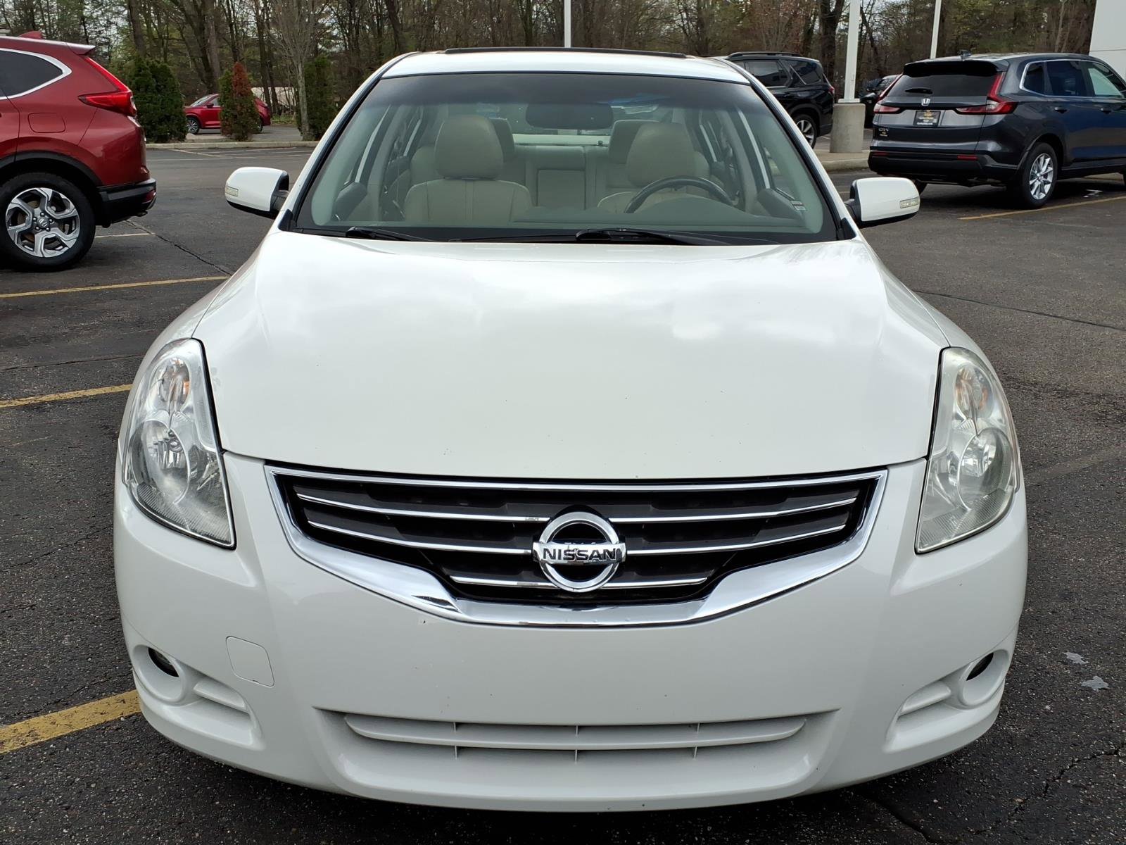 Used 2012 Nissan Altima 3.5 SR w/ Sport Pkg image 2