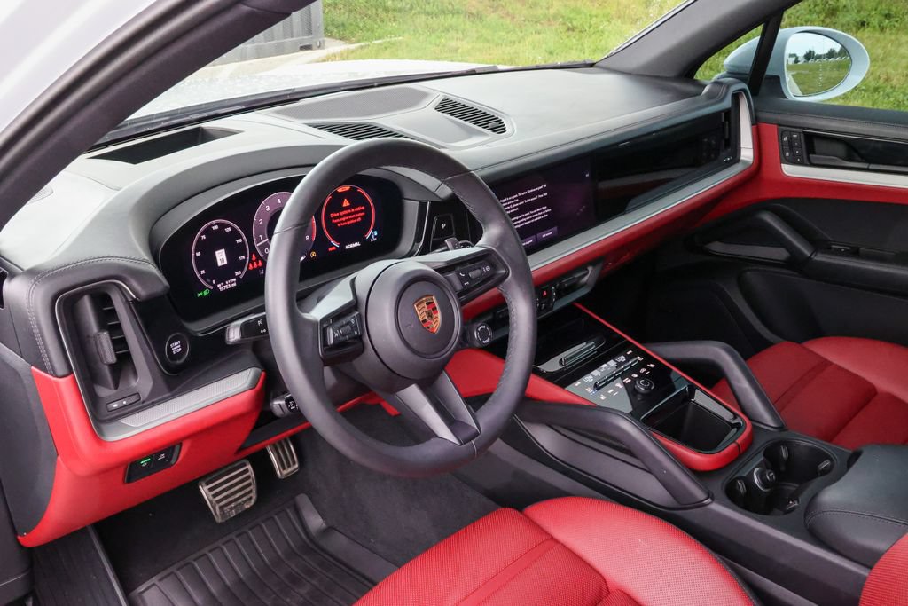 Certified 2025 Porsche Cayenne S AWD/4WD image 4