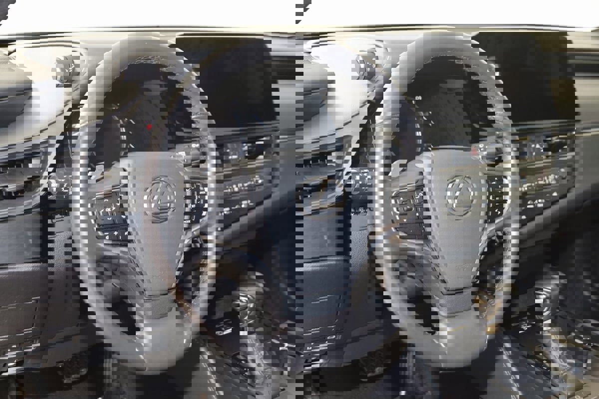 Used 2024 Lexus ES 350 w/ Accessory Package (Z2) image 6