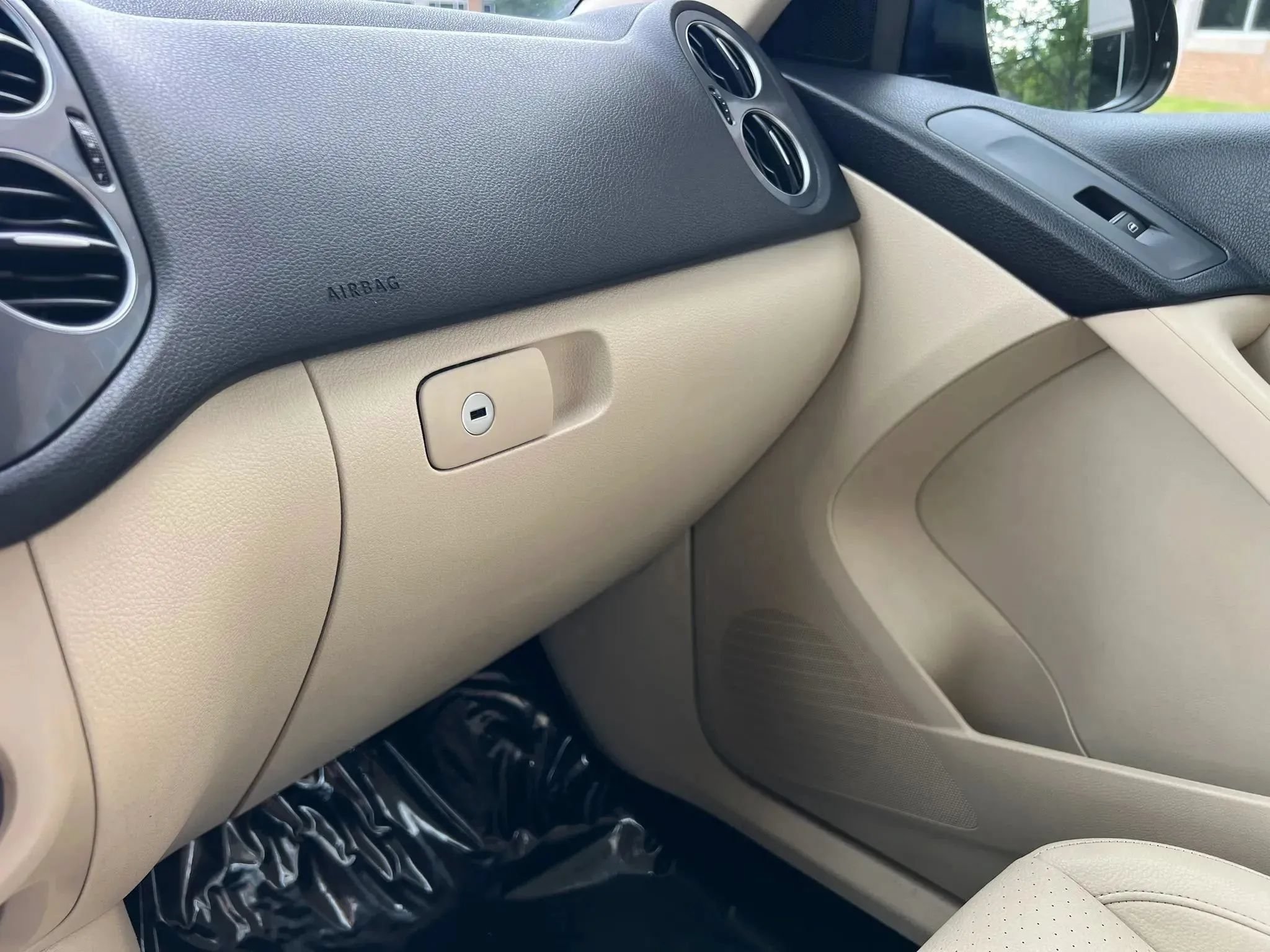 Used 2016 Volkswagen Tiguan S FWD image 23