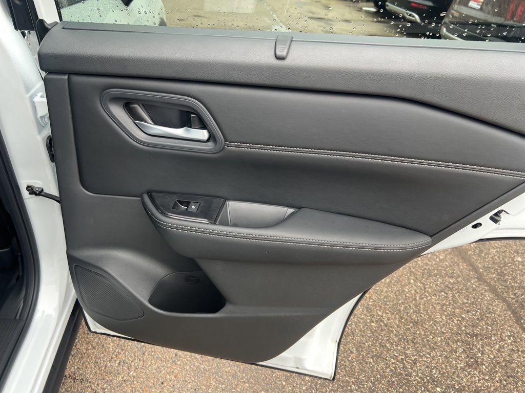 Certified 2026 Nissan Rogue SV w/ SV Premium Package image 18