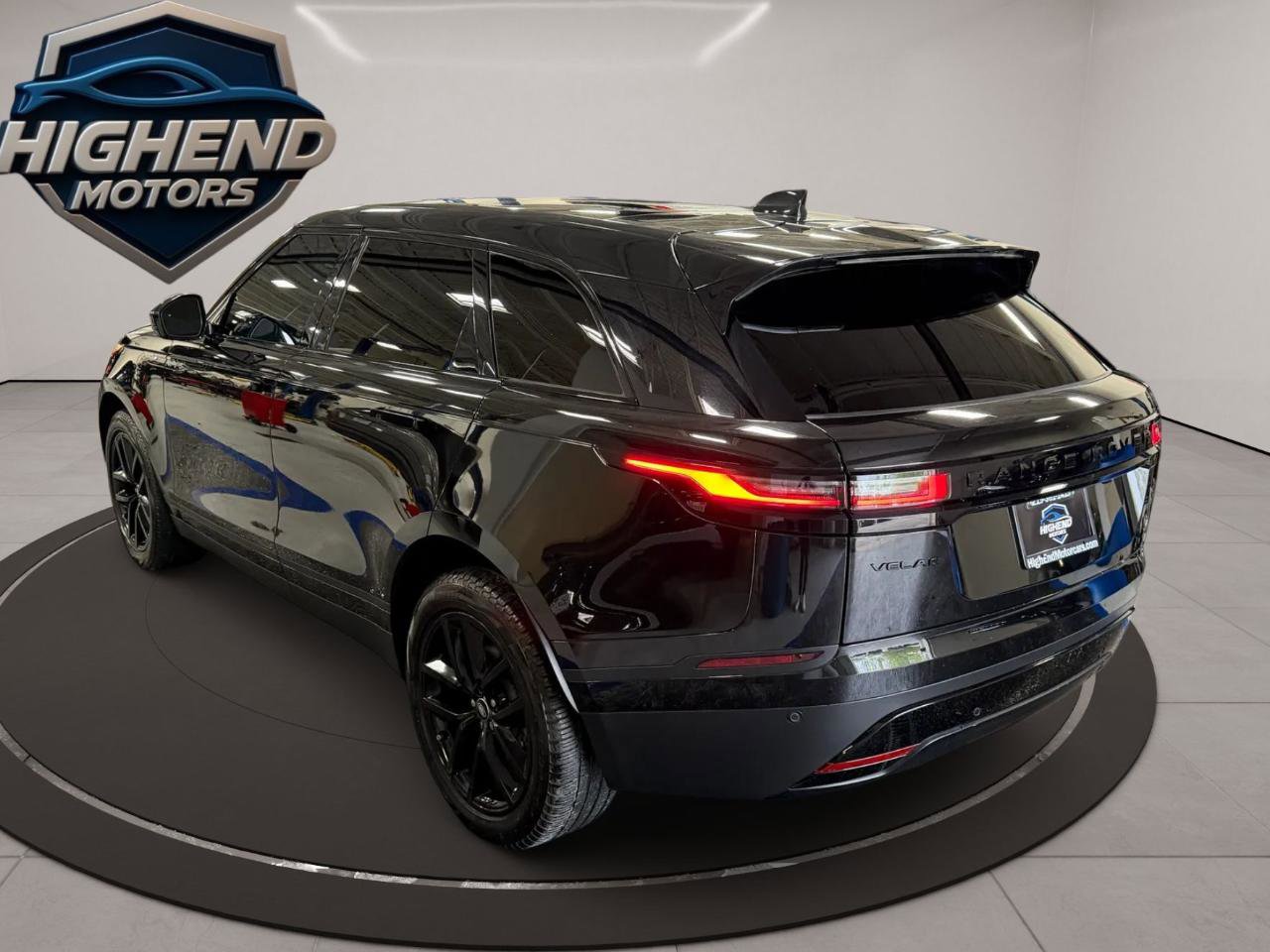 Used 2025 Land Rover Range Rover Velar S AWD/4WD image 4