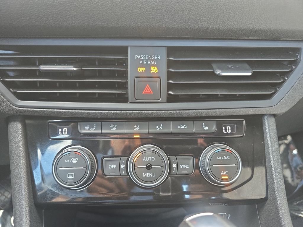 Used 2019 Volkswagen Jetta R-Line w/ R-Line Cold Weather Package image 21