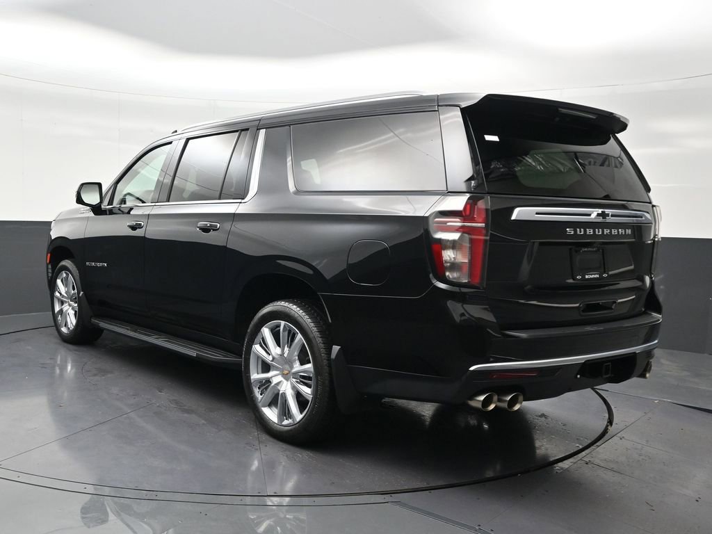 Used 2024 Chevrolet Suburban High Country AWD/4WD image 3