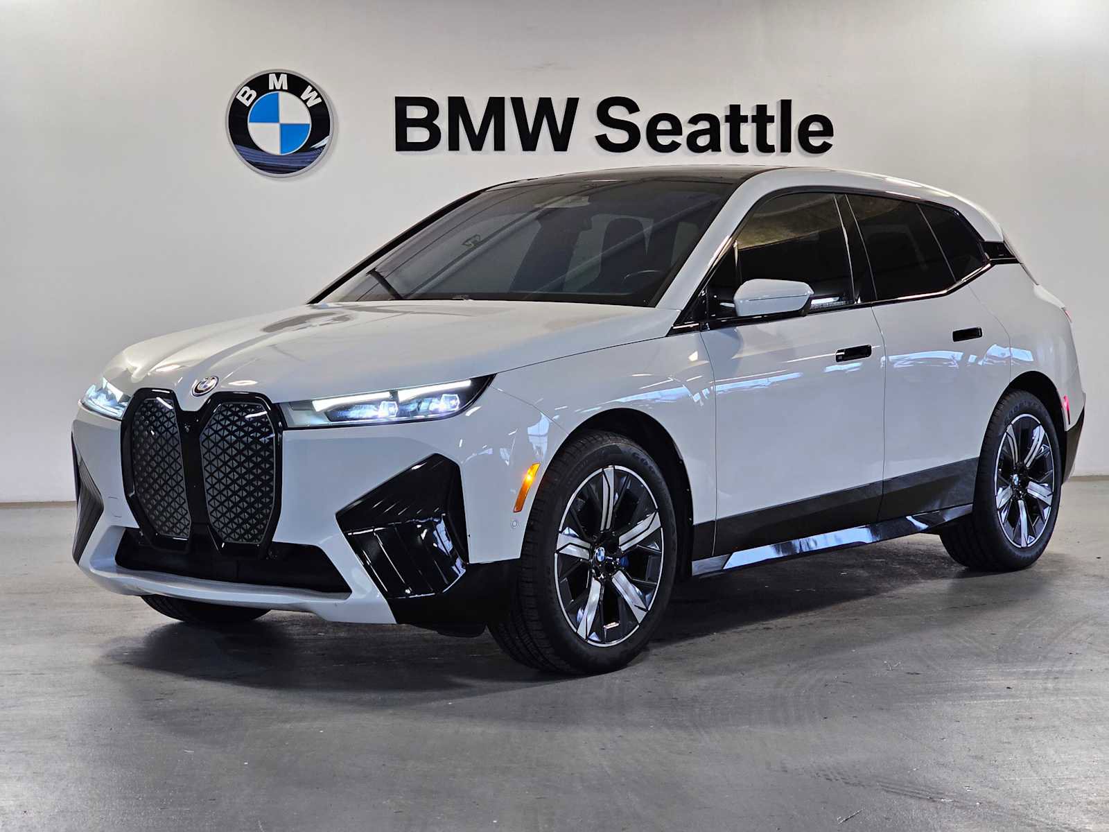 Used 2024 BMW iX xDrive50 w/ Premium Package image 1