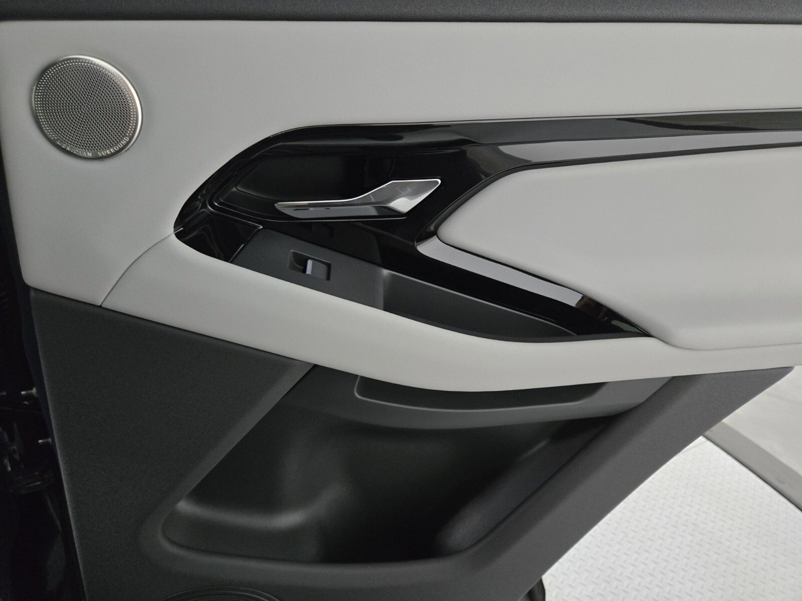 New 2026 Land Rover Range Rover Evoque Dynamic SE image 19