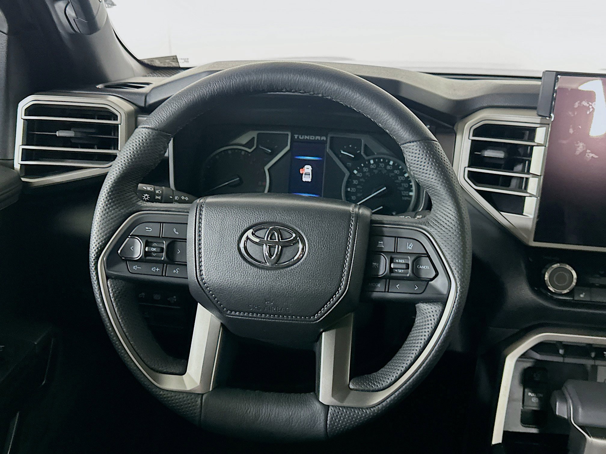 Used 2025 Toyota Tundra SR5 w/ SR5 Premium Package AWD/4WD image 18
