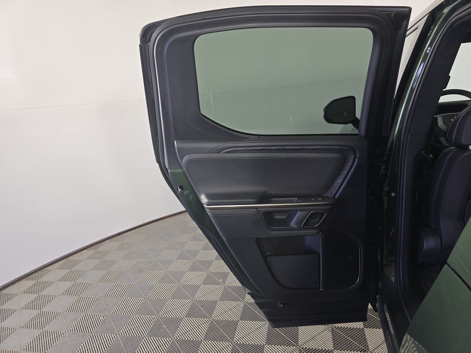 Used 2024 Rivian R1T Adventure Dual AWD/4WD image 17