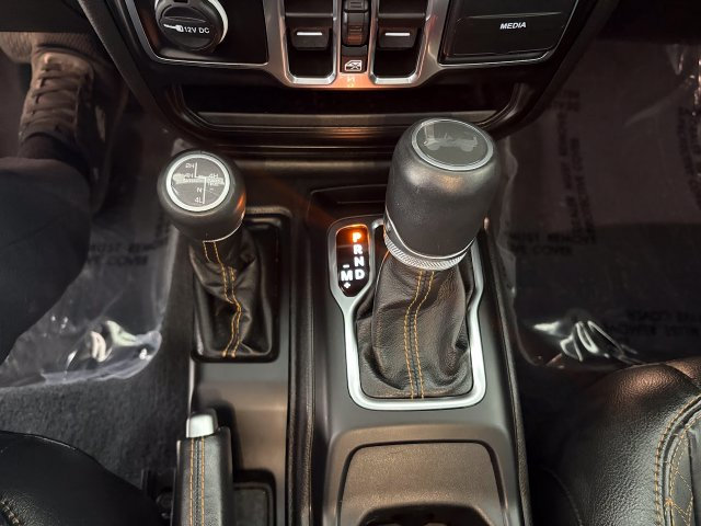 Used 2023 Jeep Wrangler Unlimited Sahara AWD/4WD image 19