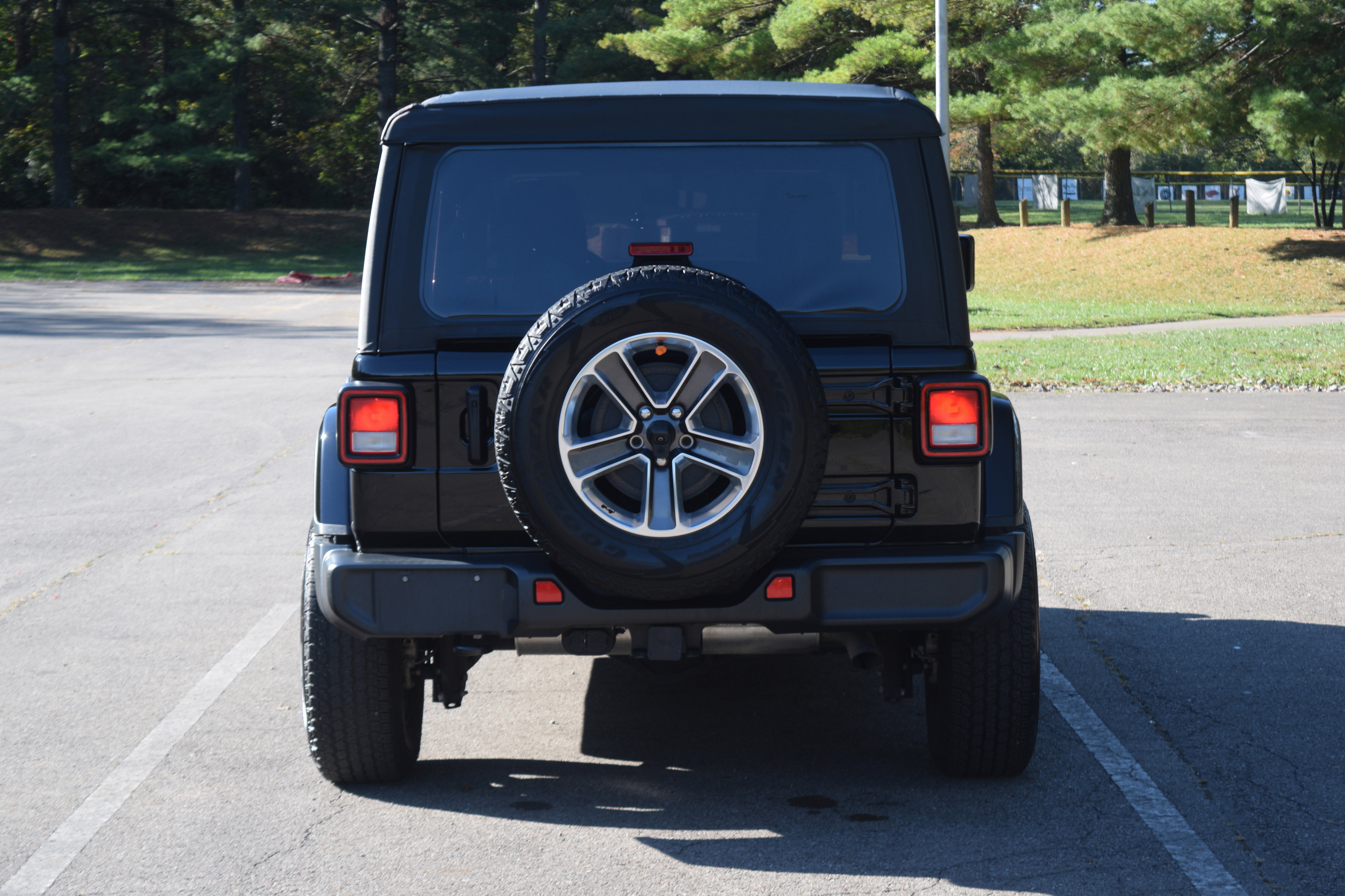 Used 2022 Jeep Wrangler Unlimited Sahara w/ Cold Weather Group image 24