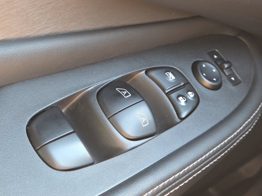 Used 2020 Nissan Murano S AWD/4WD image 11