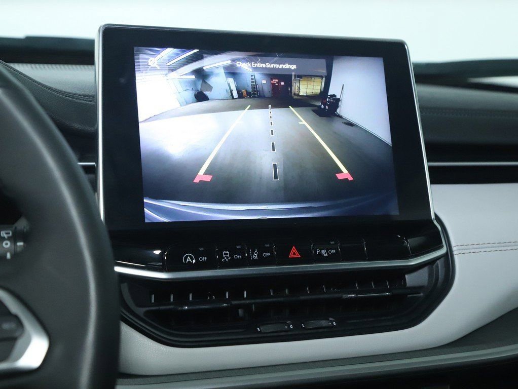 Used 2025 Jeep Compass Limited image 29