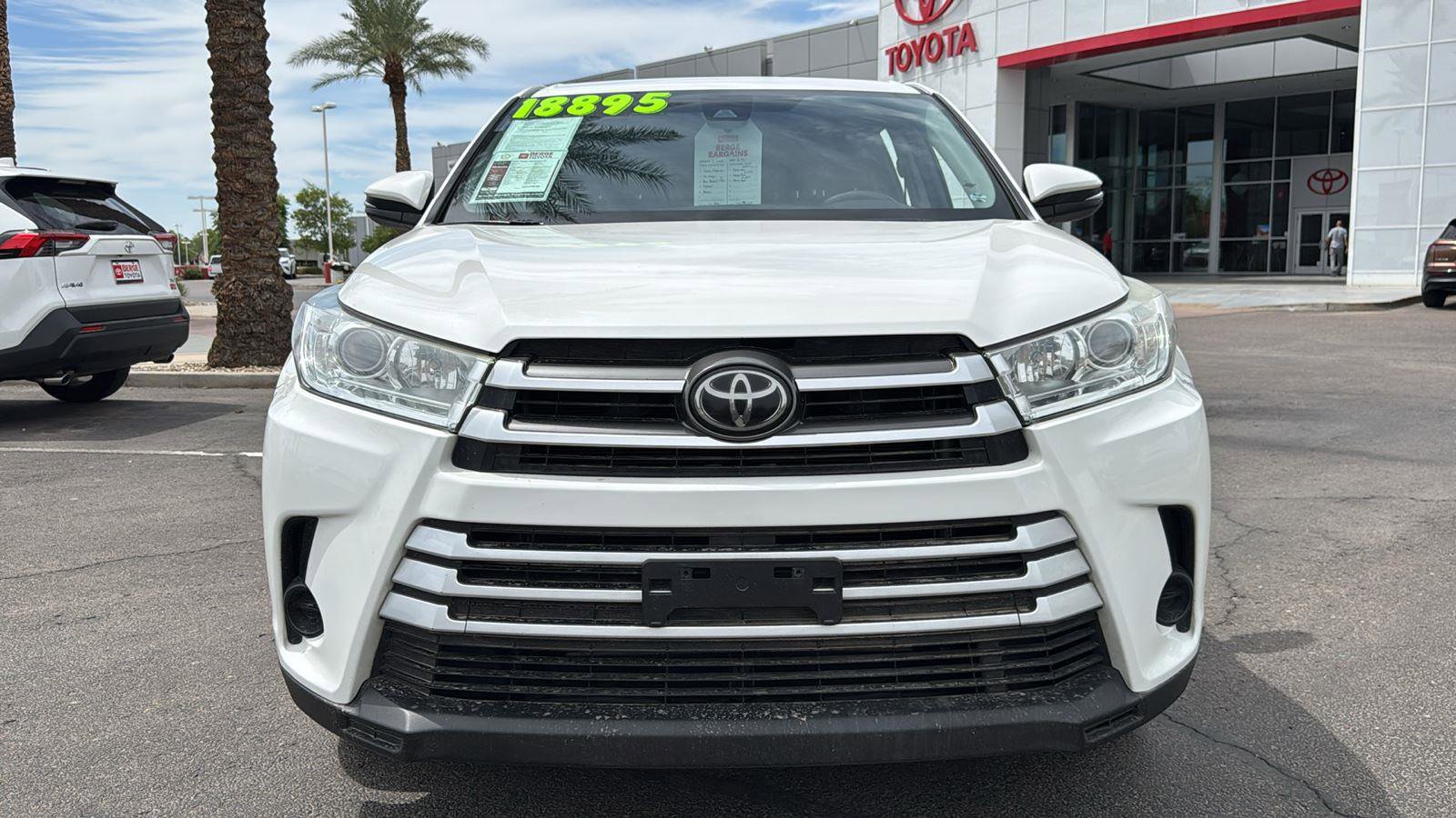 Used 2018 Toyota Highlander LE image 2