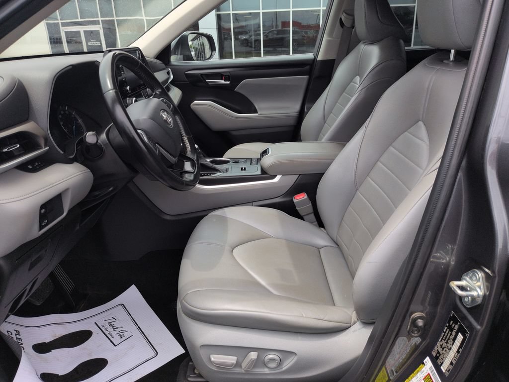 Used 2021 Toyota Highlander XLE AWD/4WD image 9