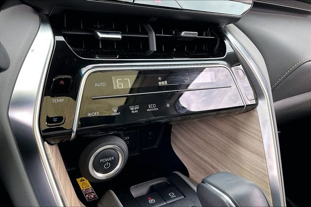 Used 2024 Toyota Venza Limited image 22