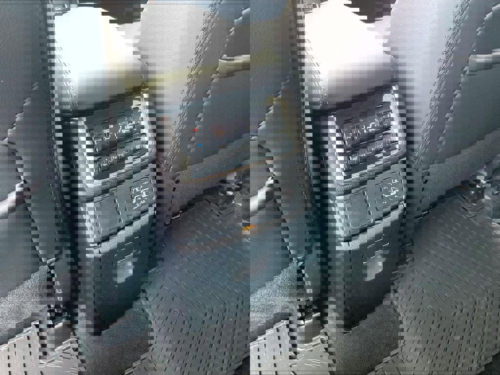 Used 2023 Subaru Ascent Limited w/ Technology Package image 27