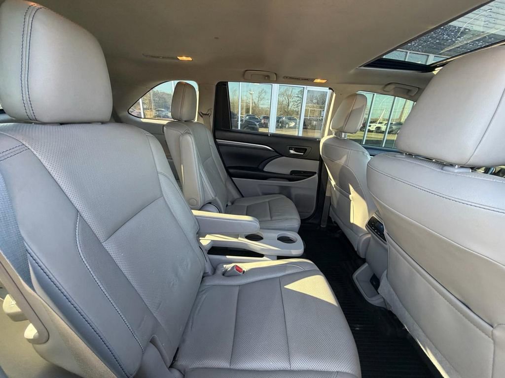 Used 2018 Toyota Highlander Limited image 14