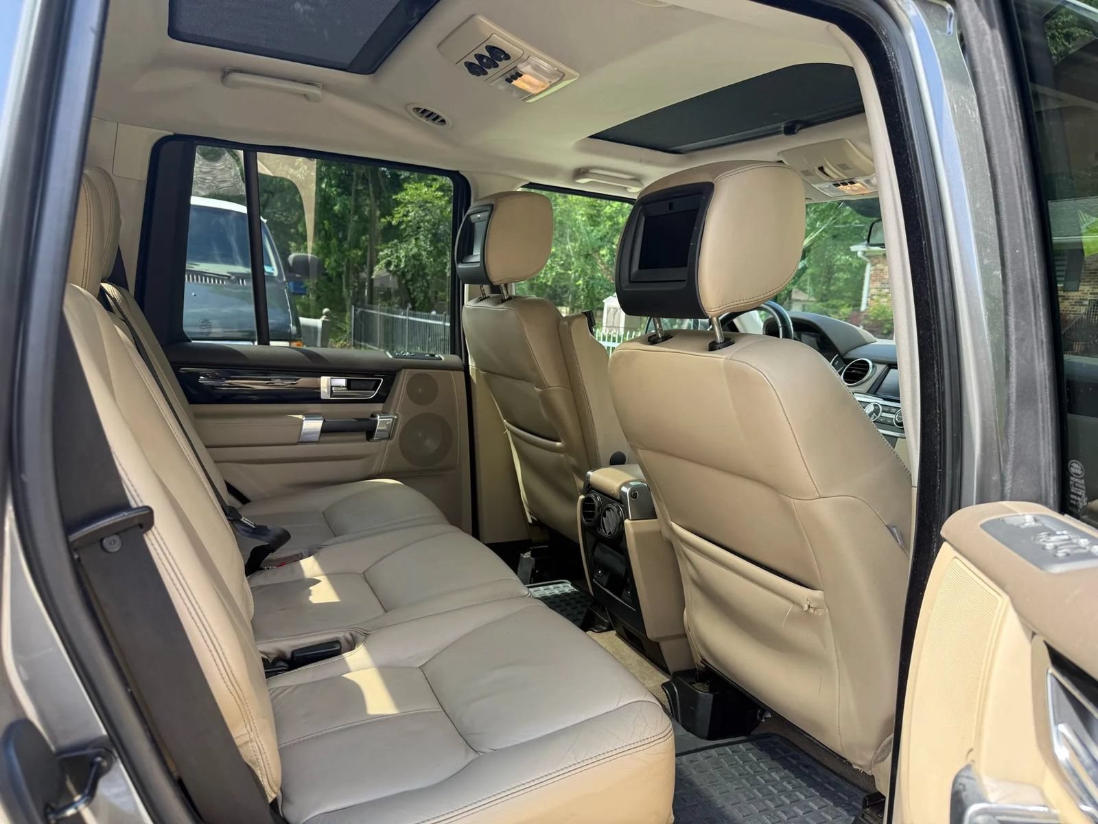 Used 2011 Land Rover LR4 HSE LUX AWD/4WD image 9