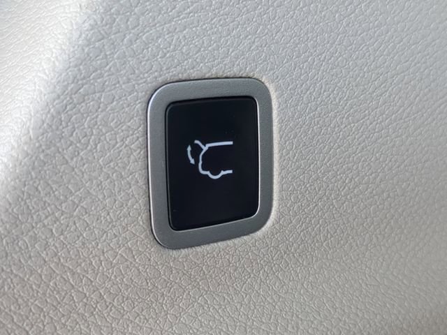 Used 2024 Chrysler Pacifica Touring-L FWD image 13