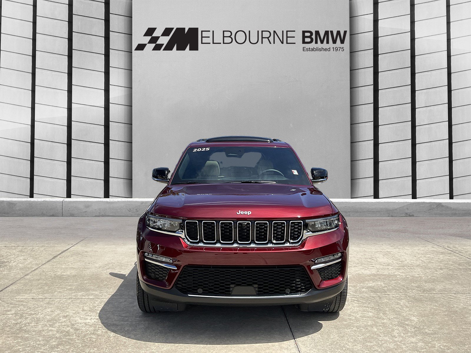 Used 2025 Jeep Grand Cherokee Limited w/ Luxury Tech Group II AWD/4WD image 2