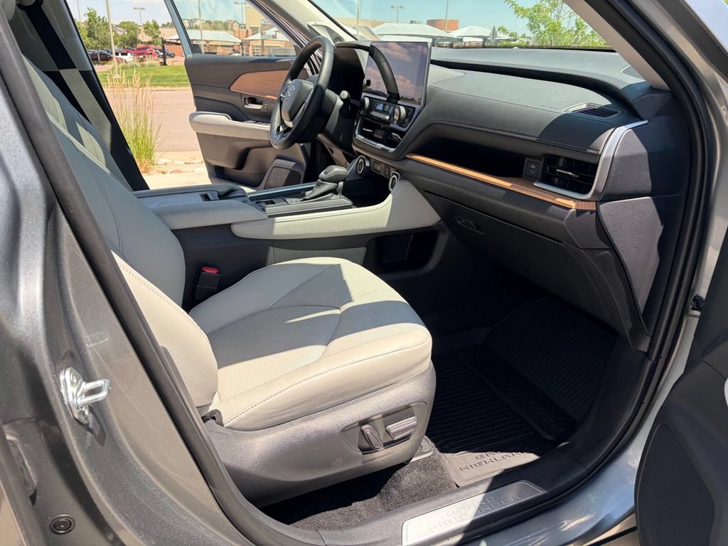 Used 2026 Toyota Grand Highlander AWD image 24