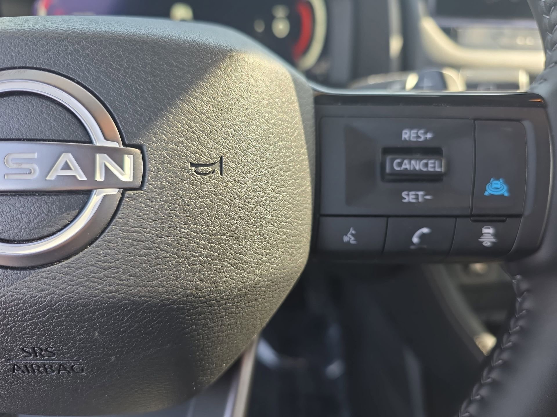 Used 2025 Nissan Rogue Platinum AWD/4WD image 18