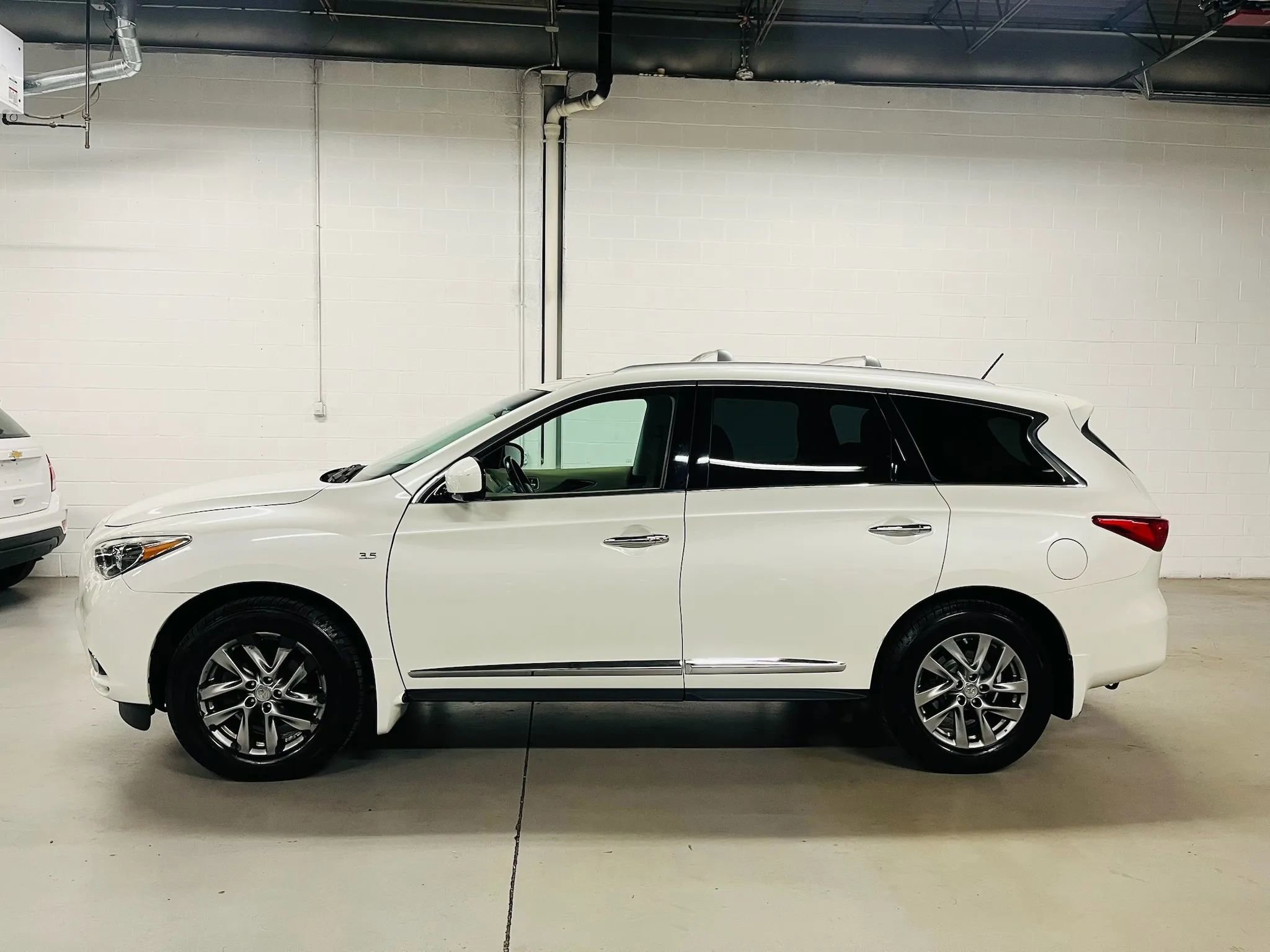 Used 2015 INFINITI QX60 AWD w/ Premium Plus Package image 5