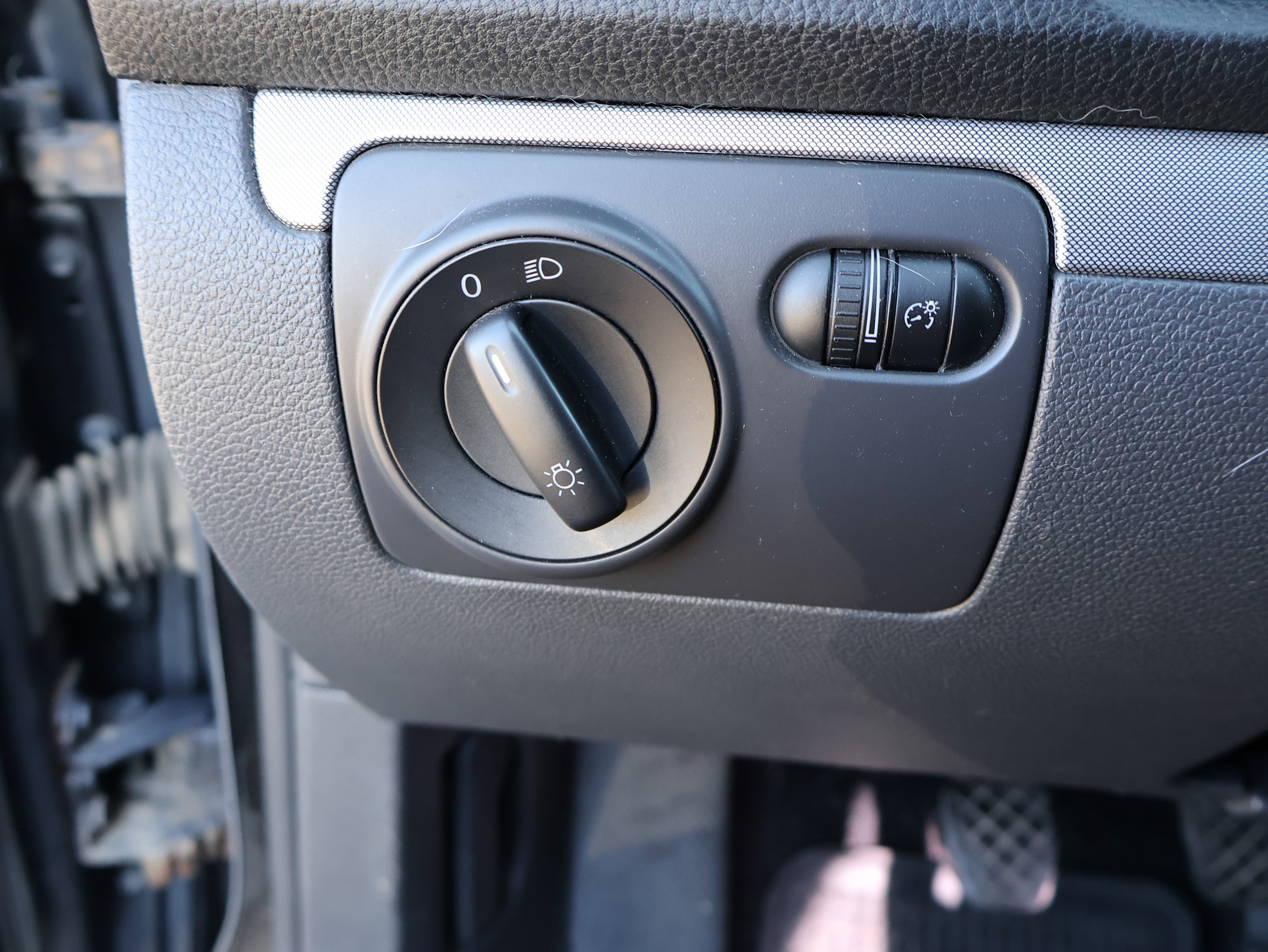 Used 2009 Volkswagen Jetta S image 36