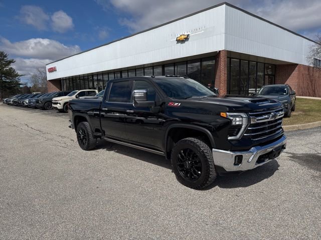 Used 2025 Chevrolet Silverado 2500 LTZ w/ LTZ Premium Package image 3