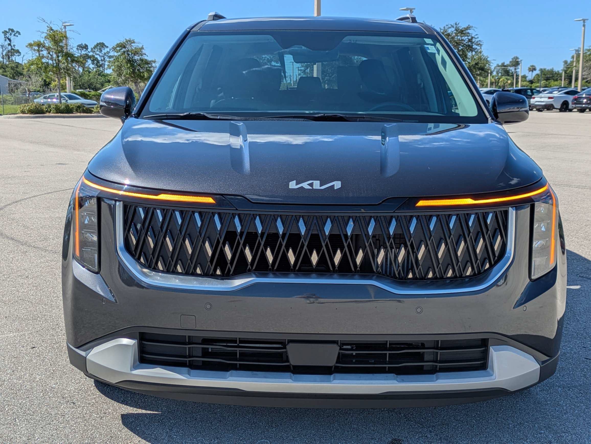 Certified 2025 Kia Carnival EX FWD image 3