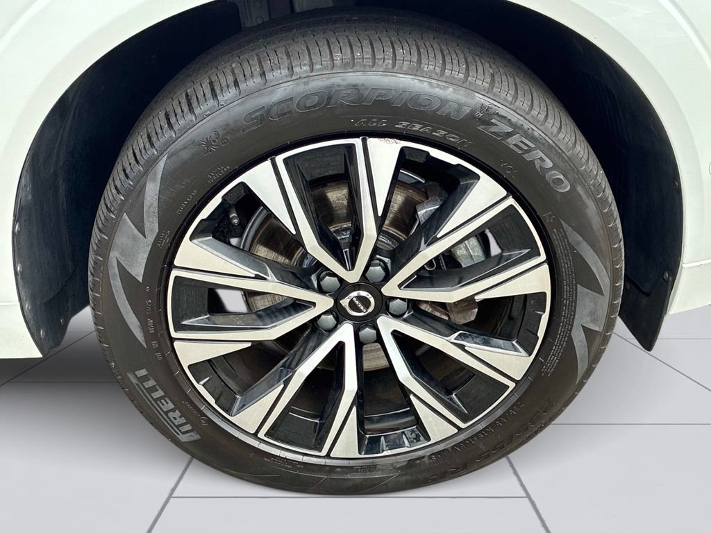 Used 2025 Volvo XC60 B5 Plus AWD/4WD image 9