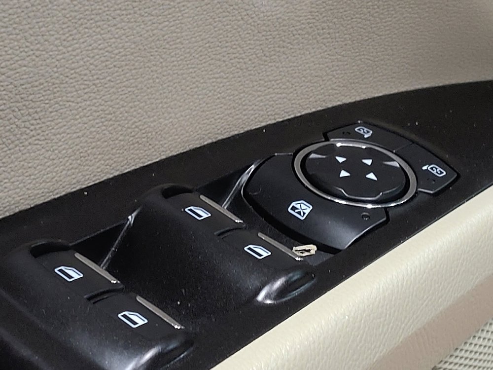 Used 2020 Ford Fusion SEL FWD image 27