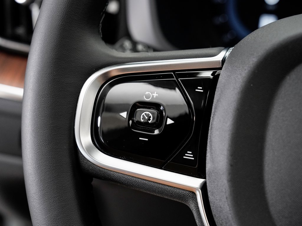 Used 2024 Volvo XC60 T8 Plus image 12