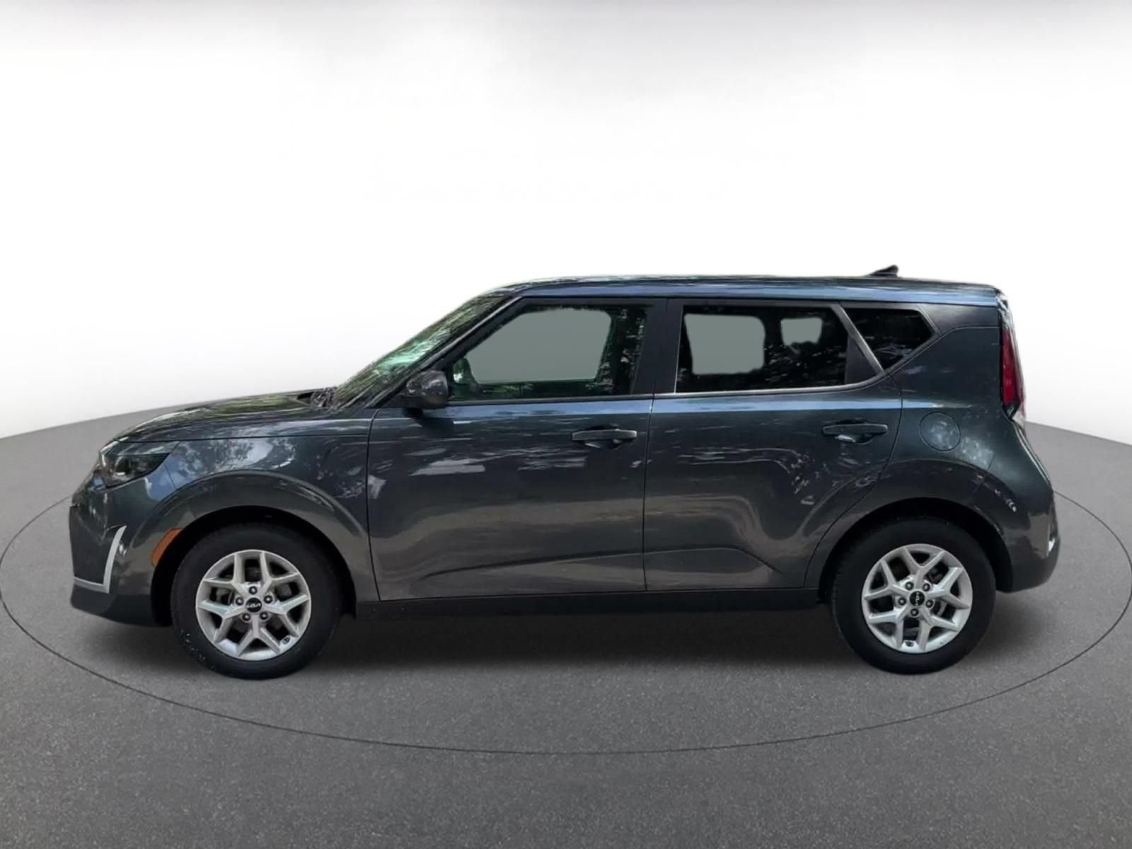 Used 2025 Kia Soul LX w/ LX Technology Package FWD image 8